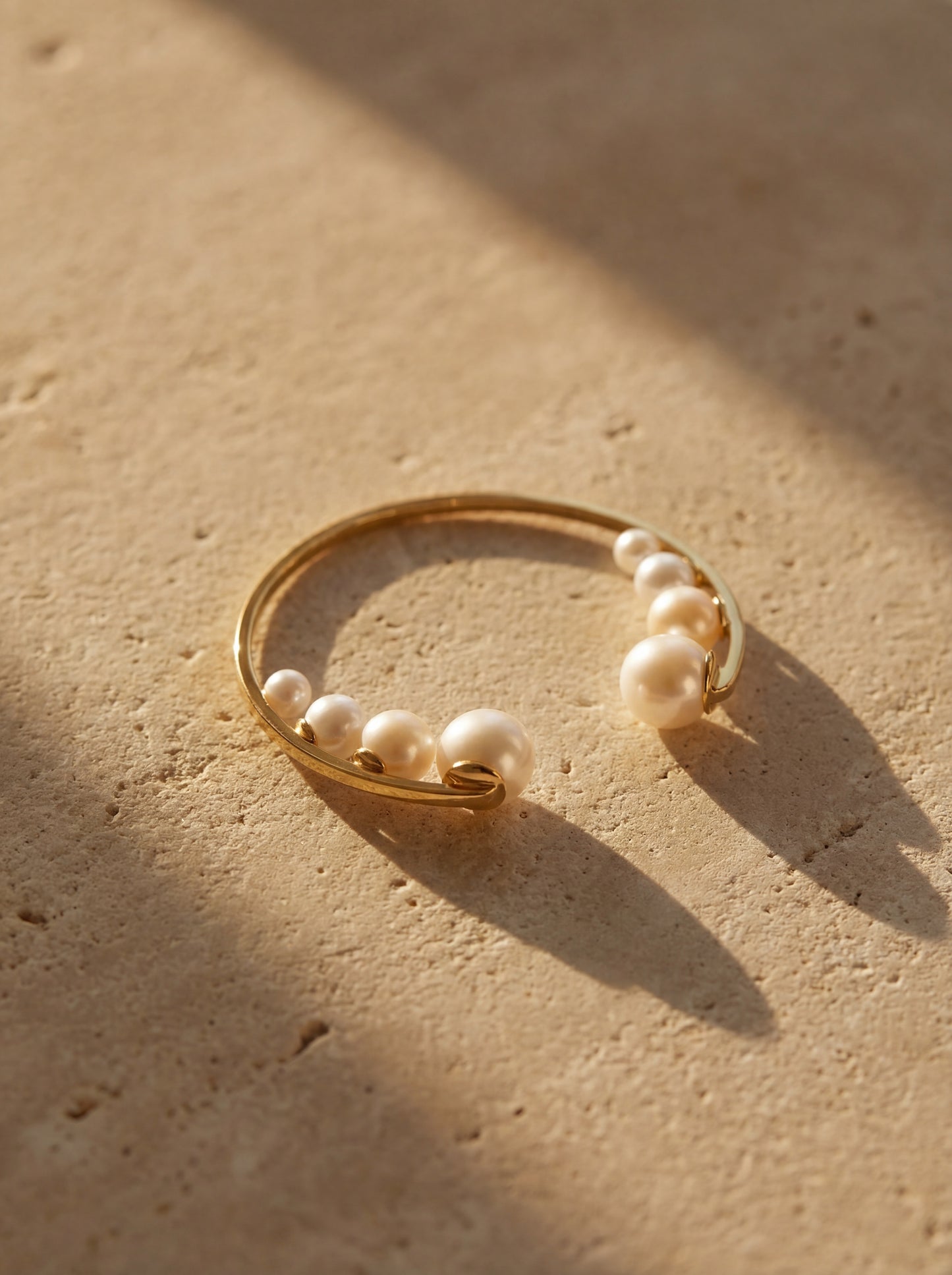 Vintage Gradient Pearl C-shaped Metal Bracelet