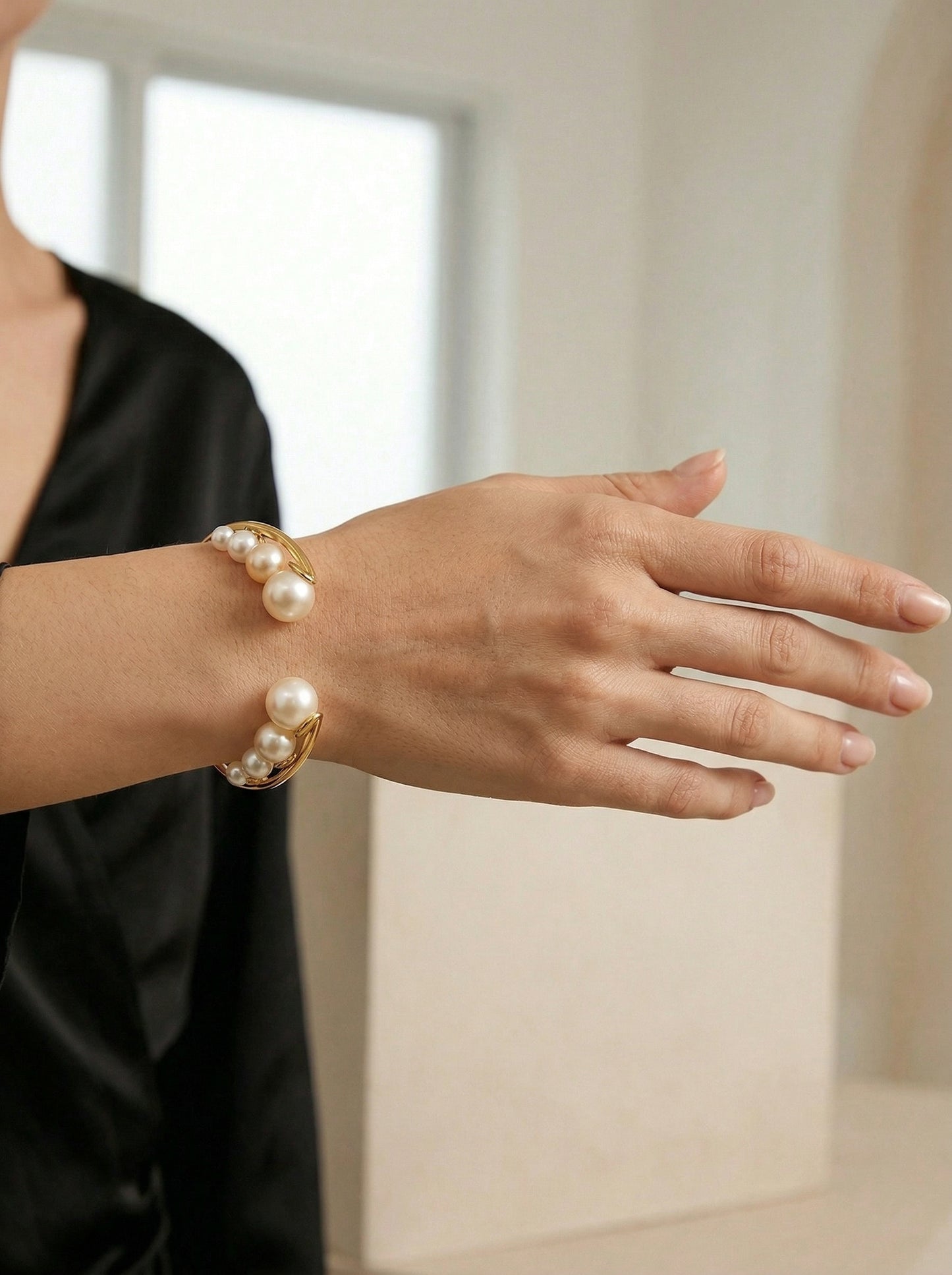 Vintage Gradient Pearl C-shaped Metal Bracelet