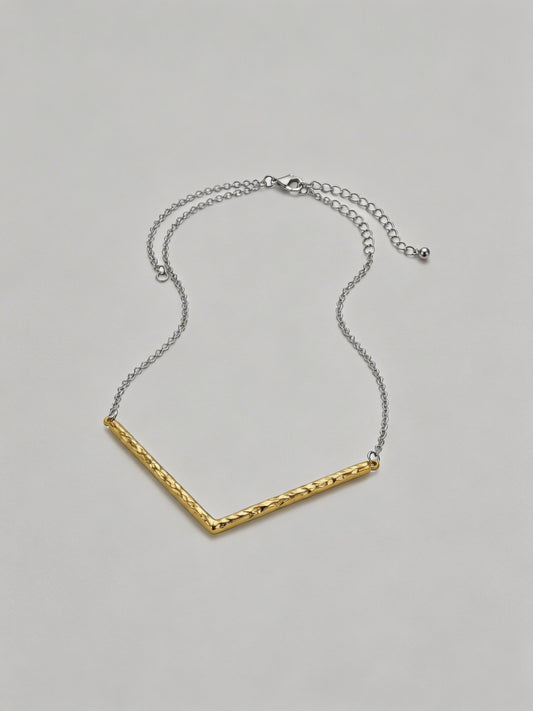 سلسلة ترقوة على شكل V مطوية وممزوجة بلونين