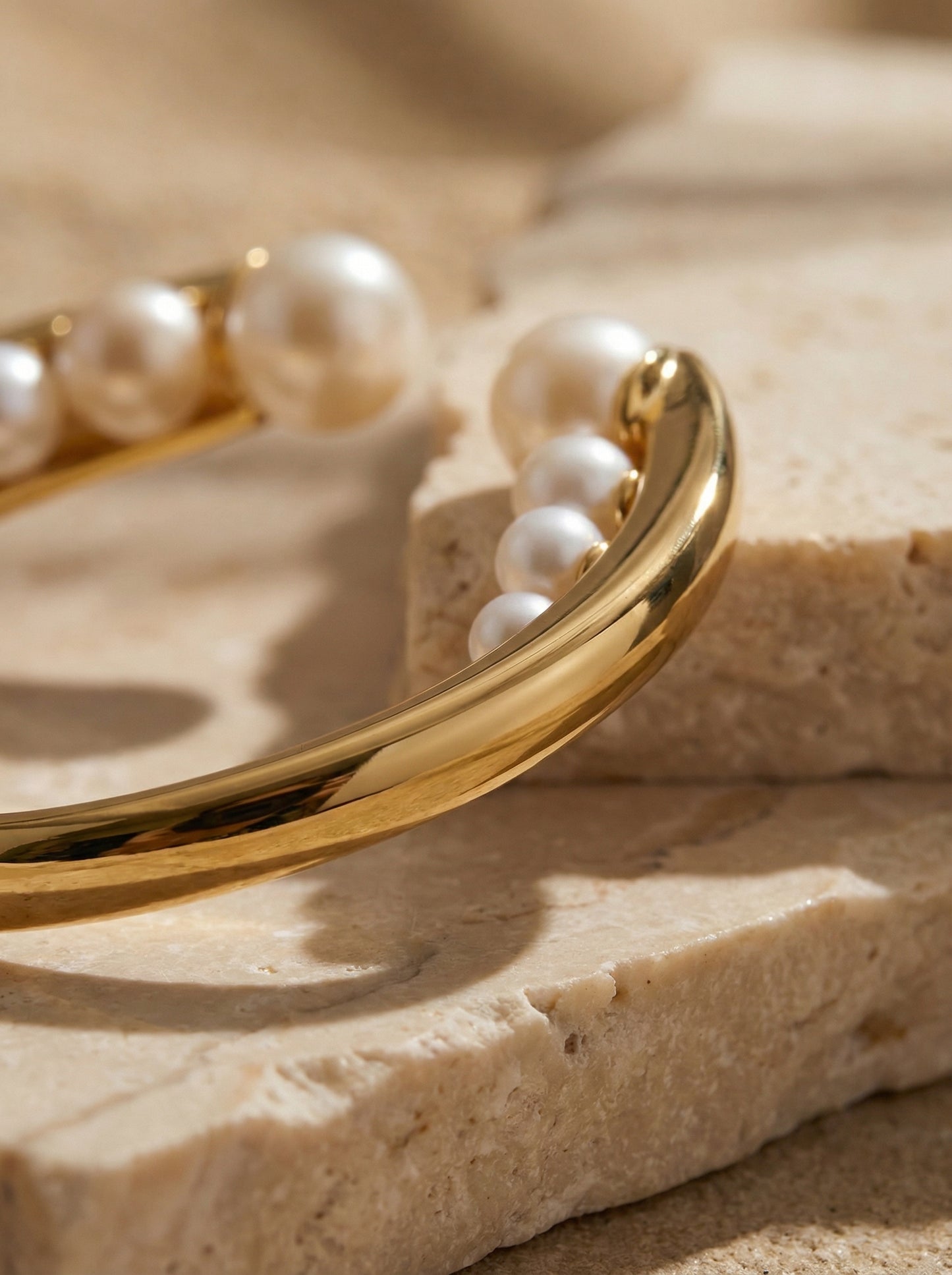 Vintage Gradient Pearl C-shaped Metal Bracelet