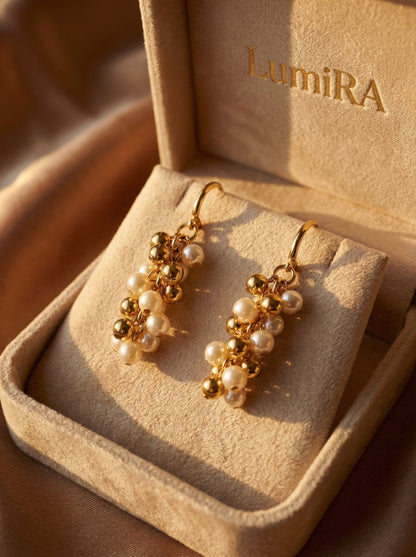 أقراط ذهبية من حبات اللؤلؤ المتكتلة مع شرايط