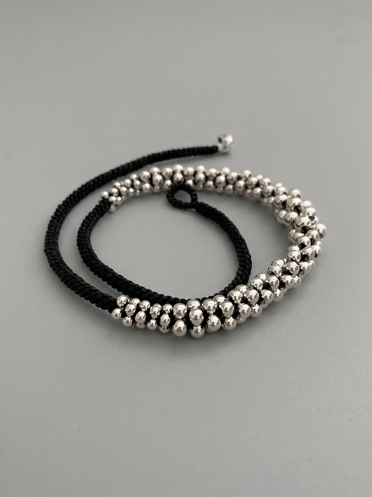 Collier de perles en argent sterling tissé à la main