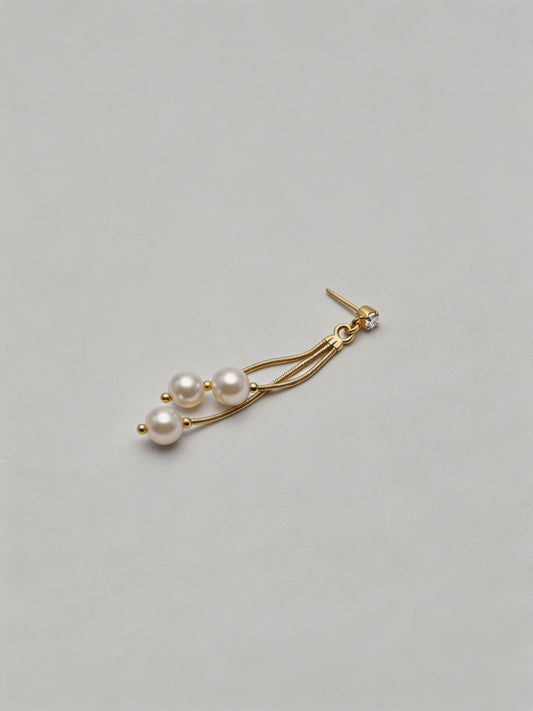 أقراط بقلادة ذهبية وخرز وشرل