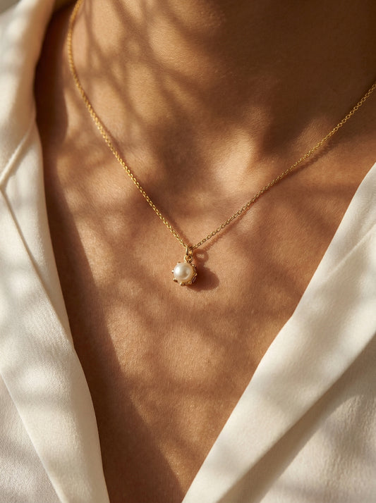 Pearl Pendant Gold Thin Chain Necklace