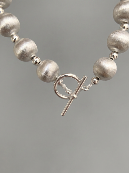 Bracelet à perles rondes brossé mat en argent sterling 925