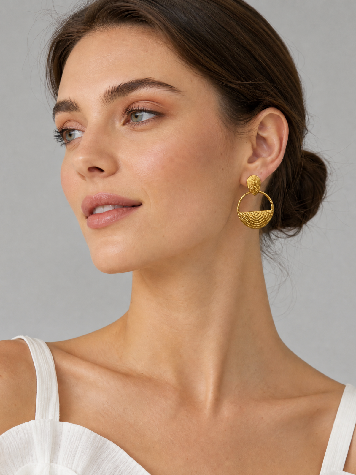 Boucles d'oreilles style Hepburn vintage à embossage doré