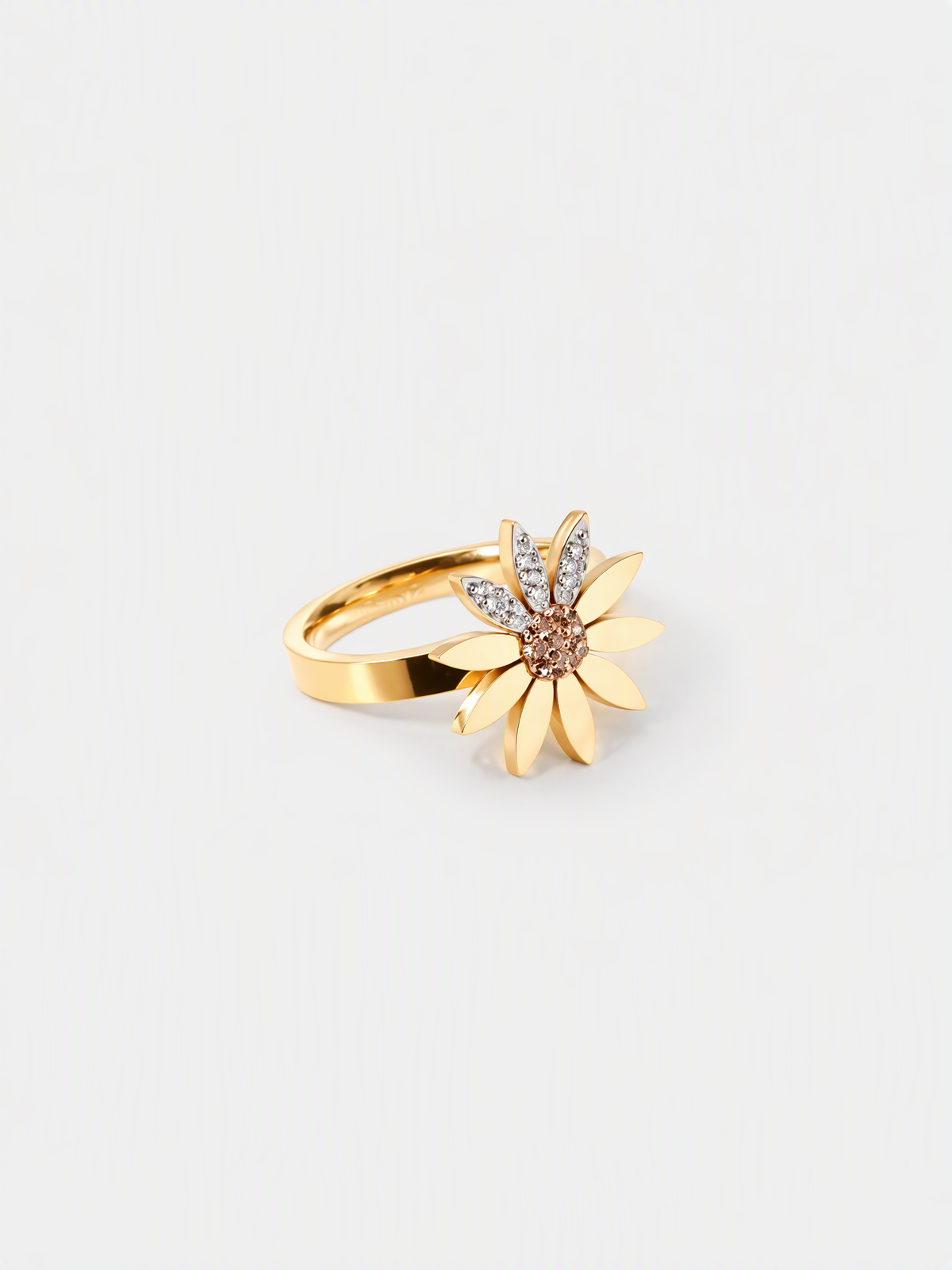 Pavé Daisy Ring