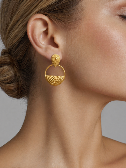 Boucles d'oreilles style Hepburn vintage à embossage doré