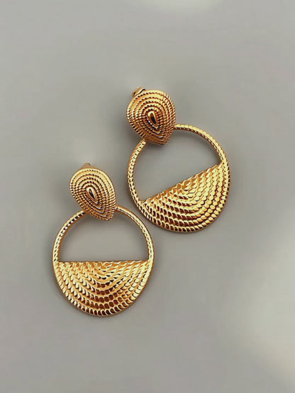 Boucles d'oreilles style Hepburn vintage à embossage doré