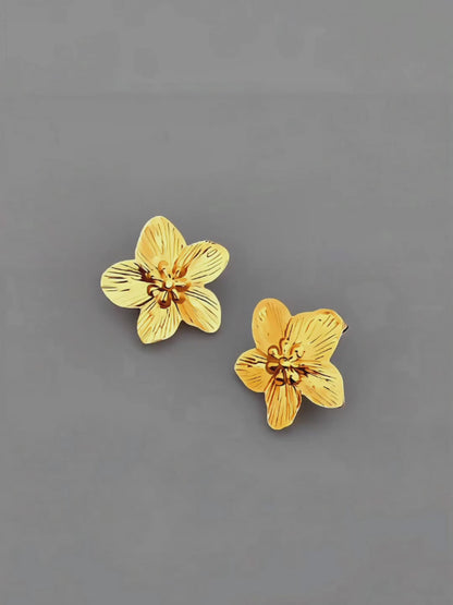Boucles d'oreilles clous vintage françaises à motifs de cigales et fleurs en relief